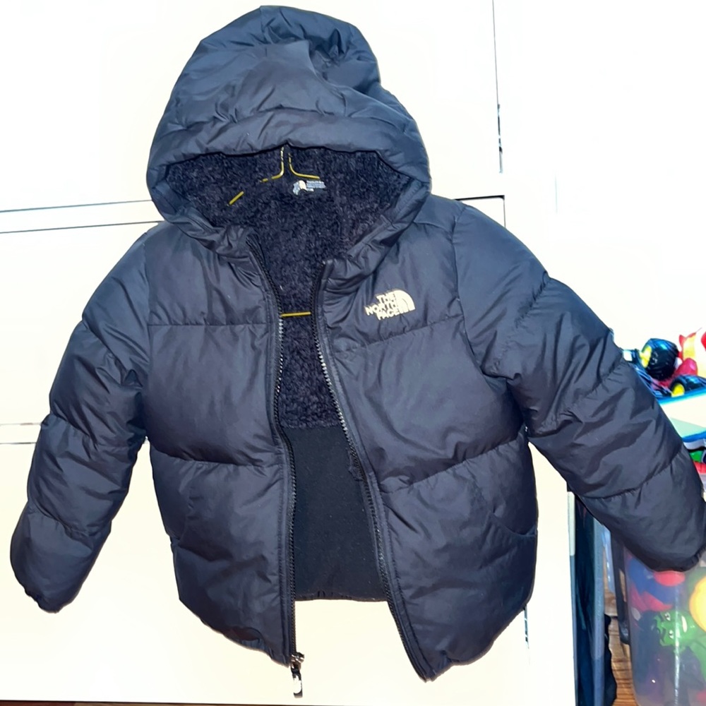 5T toddler boy North Face 550 black puffer jacket soft inside